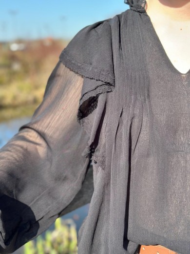 Blouse noir col v