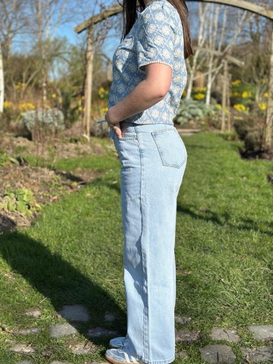 Tee-shirt bleu fleuris