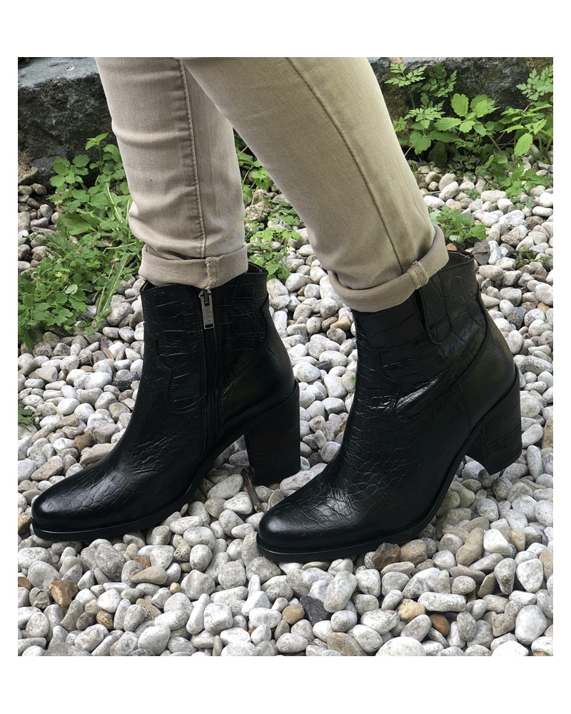 boots minka design croco