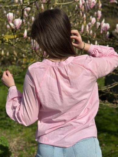 Blouse col rose pâle